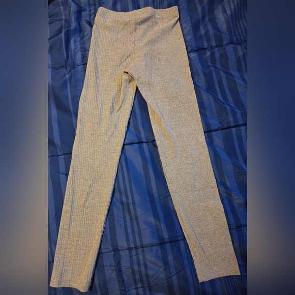 Set of 3 Old Navy Leggings - Floral, Gray, Plaid- Girls Size 8 - Picture 7 of 11